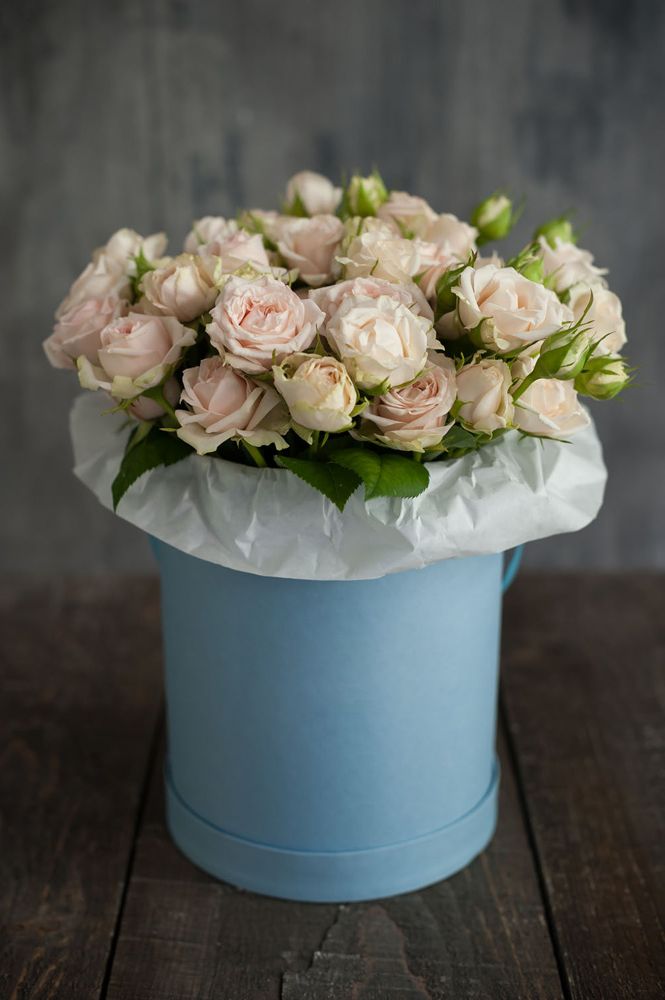 корпоративная коробка с розами для офиса в Владикавказе