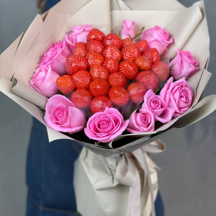 Клубника и розы в Владикавказе