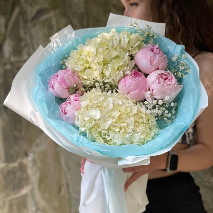 Букет с пионами "Блюсом" в Владикавказе
