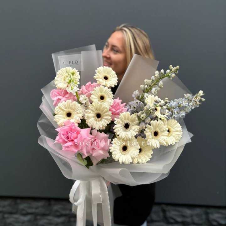 Букет роз и гербер в Владикавказе