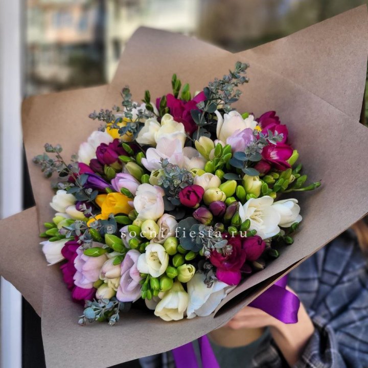 Букет фрезий "Радуга" в Владикавказе