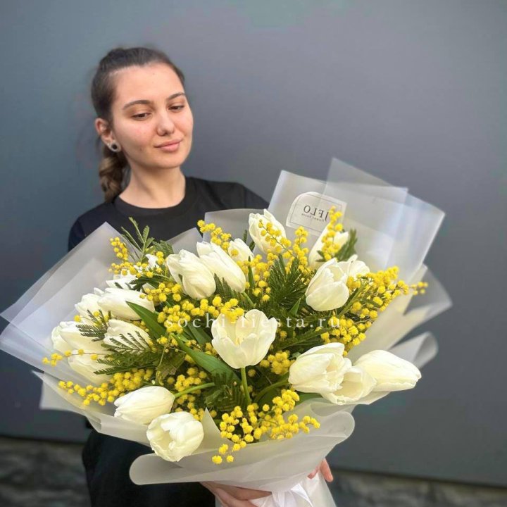 Букет тюльпанов и мимозы в Владикавказе