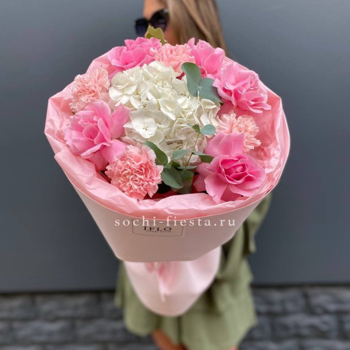  Букет роз и гортензии "Навола" в Владикавказе