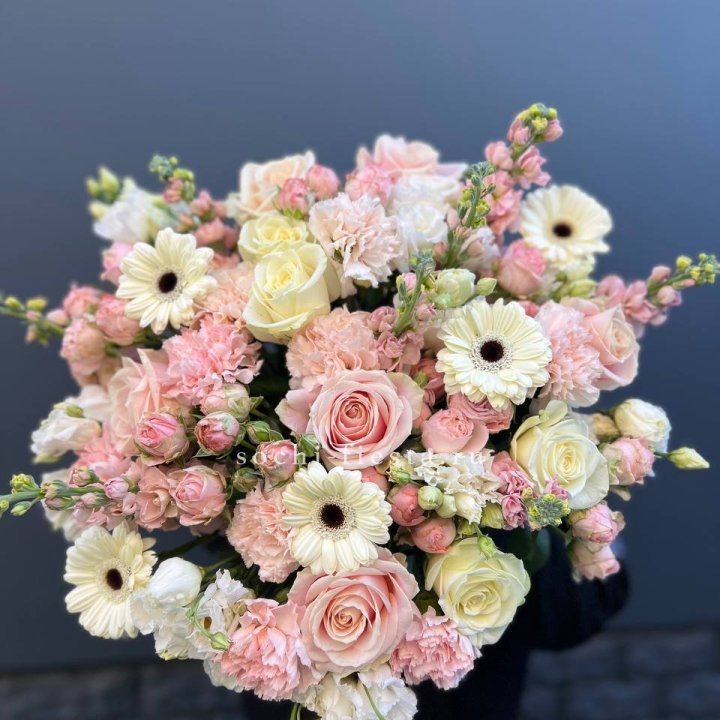 Авторский букет "Нежный" в Владикавказе