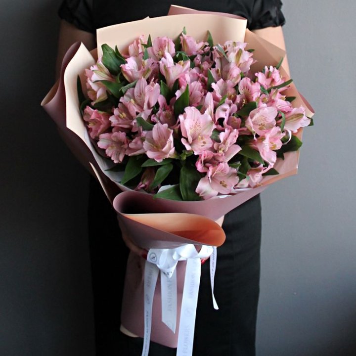 Букет розовых альстромерий в Владикавказе