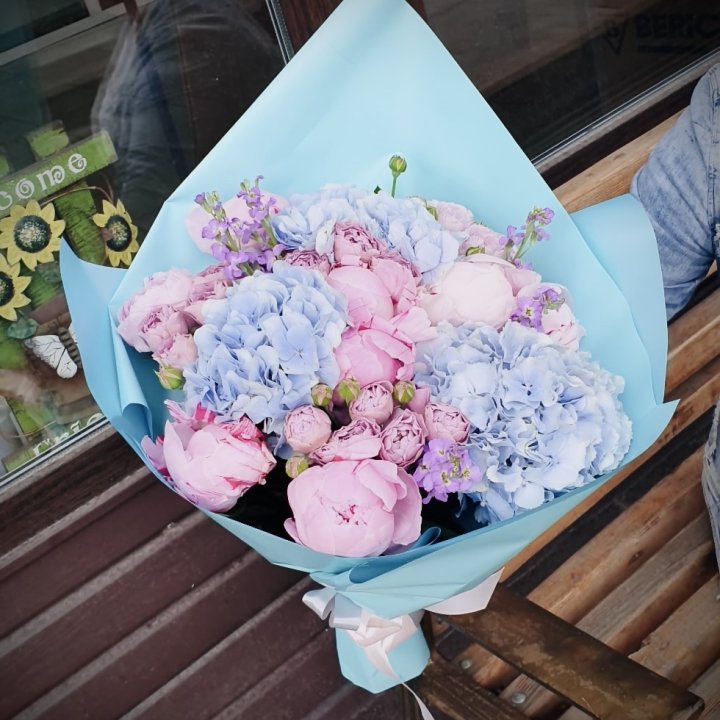 Букет с гортензиями "Блубери" в Владикавказе