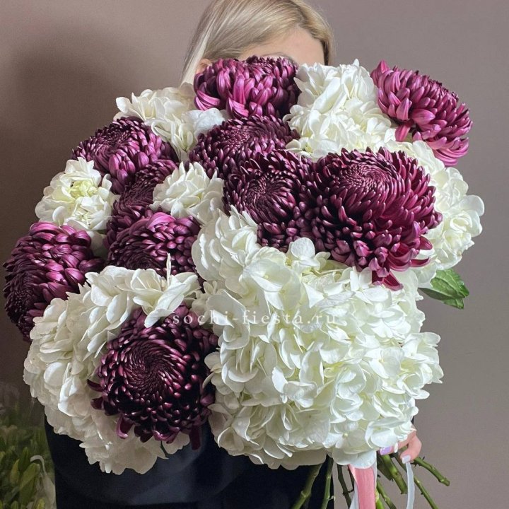 Охапка Бигуди и гортензий в Владикавказе