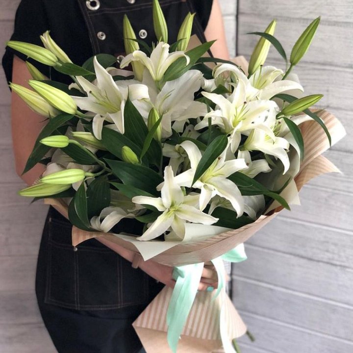 Букет белых лилий в Владикавказе