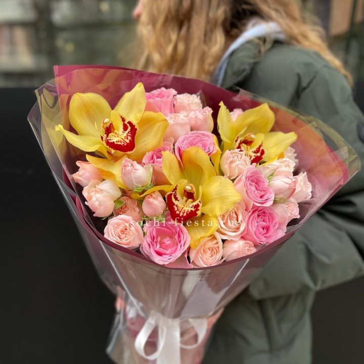  Букет орхидей и роз Есенья в Владикавказе