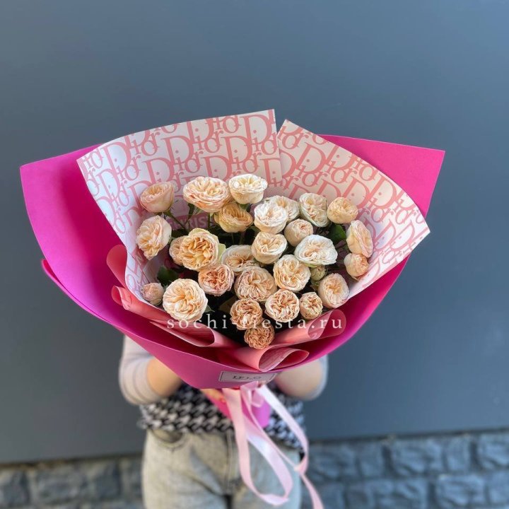 9 пионовидных роз в Владикавказе