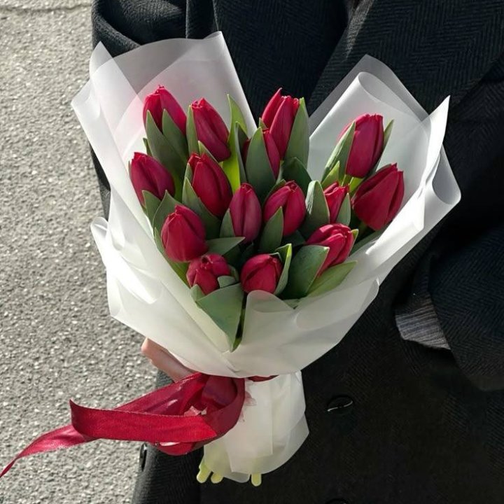 15 красных тюльпанов в Владикавказе