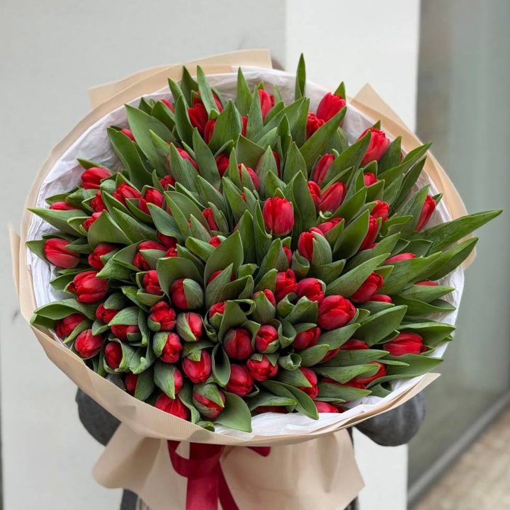 101 красный тюльпан в Владикавказе