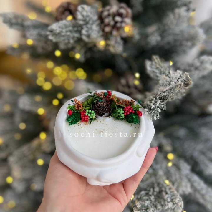 Свеча ароматическая в гипсе Руки с шишкой в Владикавказе