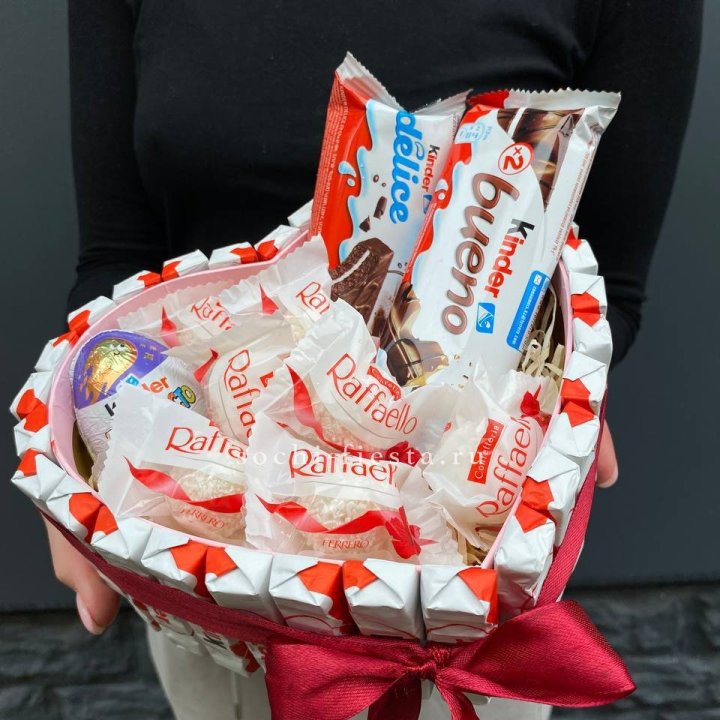 Подарочный набор сердце с Киндерами и Рафаэлло в Владикавказе