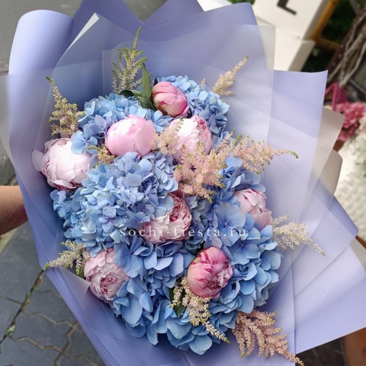 Дизайнерский букет с гортензией №3 в Владикавказе