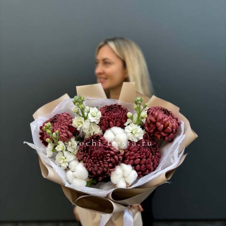 Хризантемы с маттиолой в Владикавказе