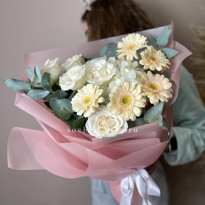 Букет роз, гортензии, гербер  в Владикавказе