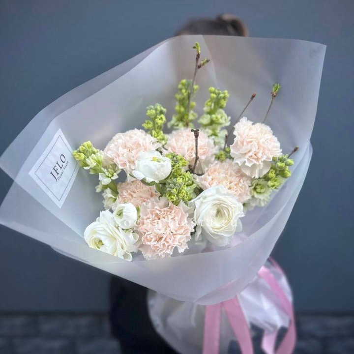 Букет маттиолы и ранункулюсов  в Владикавказе