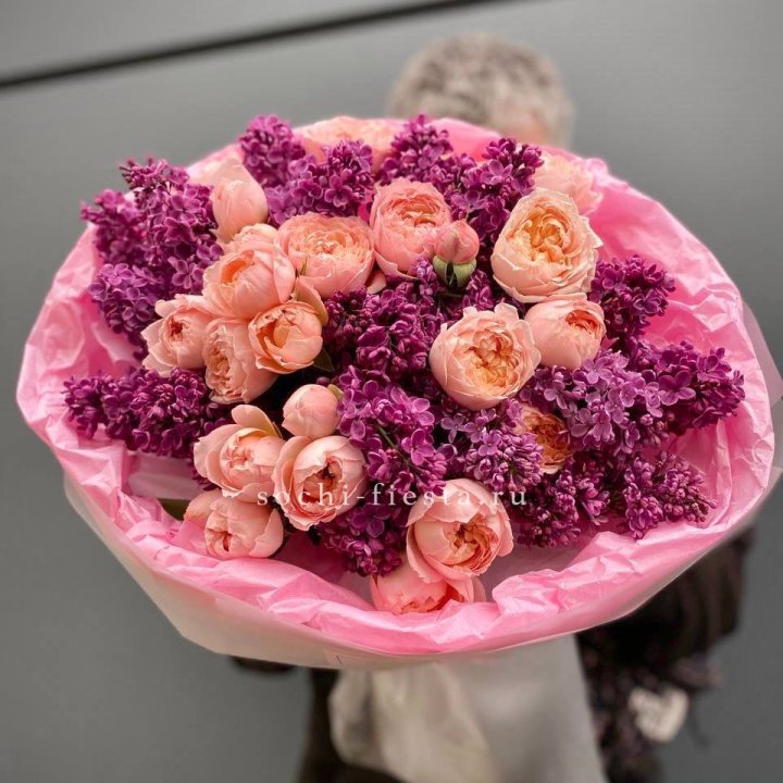  Дуо букет из кустовых роз и сирени в Владикавказе