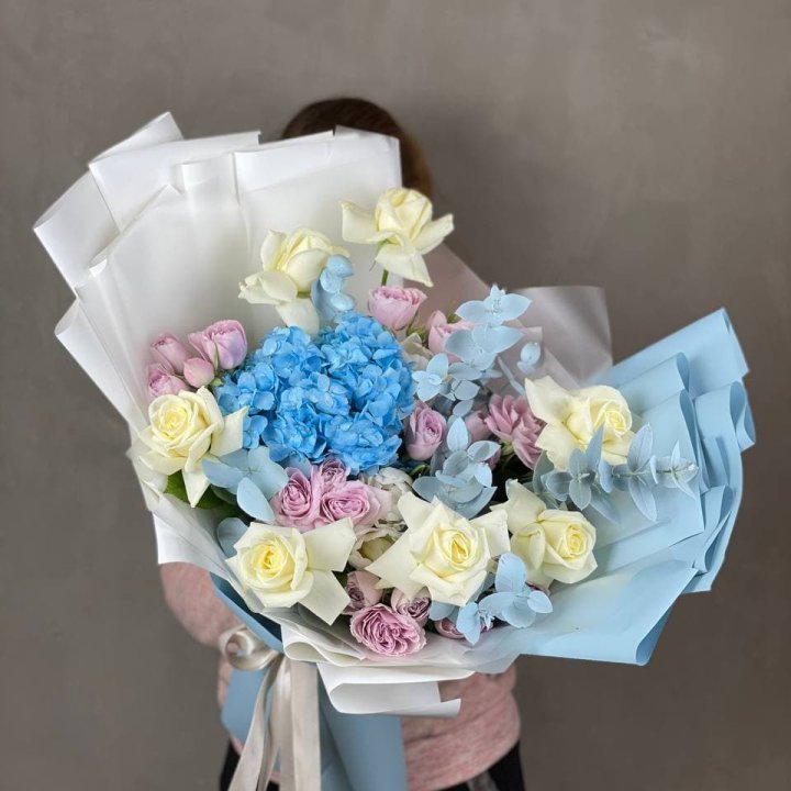 Дизайнерский букет "Блю скайфорт" в Владикавказе