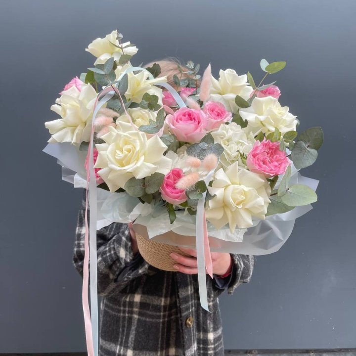 Кашпо с розами в Владикавказе