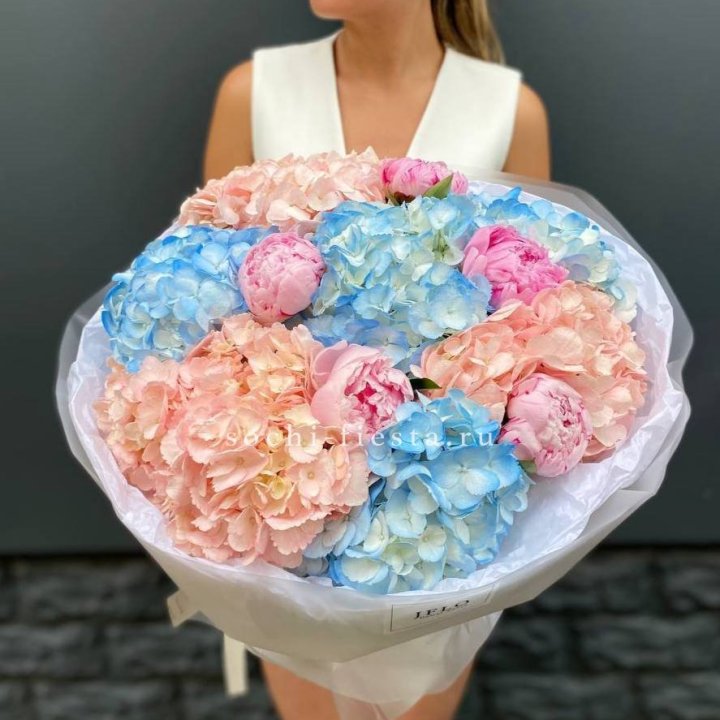 Дуобукет гортензии с пионами  в Владикавказе
