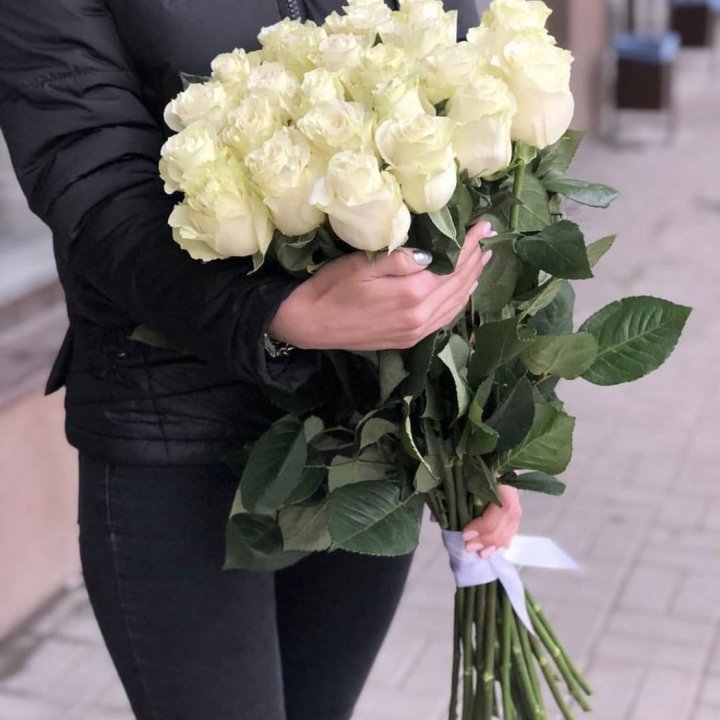Голландские розы белые в Владикавказе