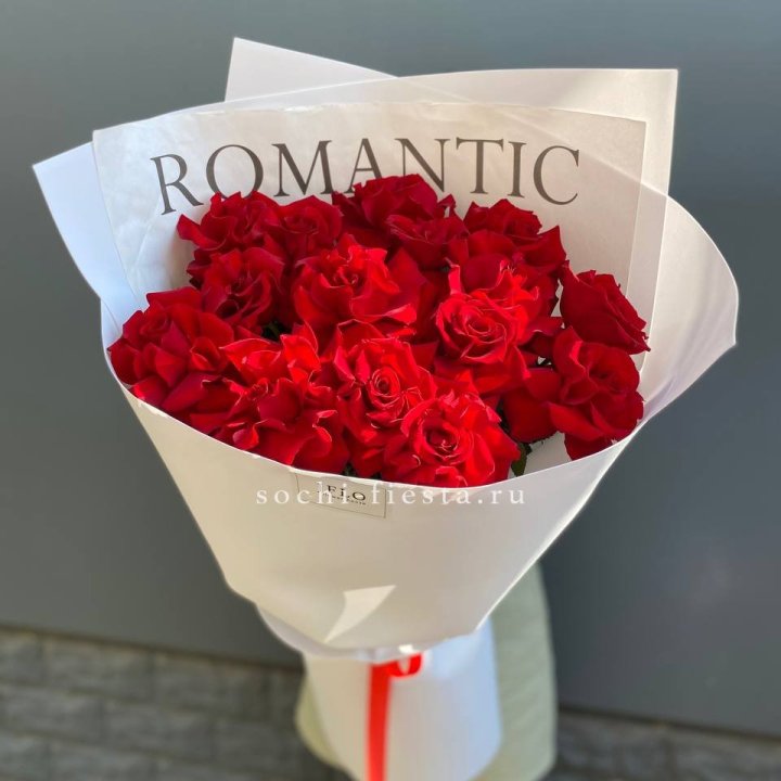 19 высоких роз в оформлении в Владикавказе