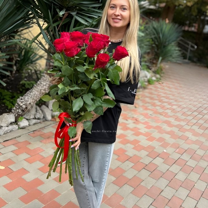 15 высоких красных роз в Владикавказе