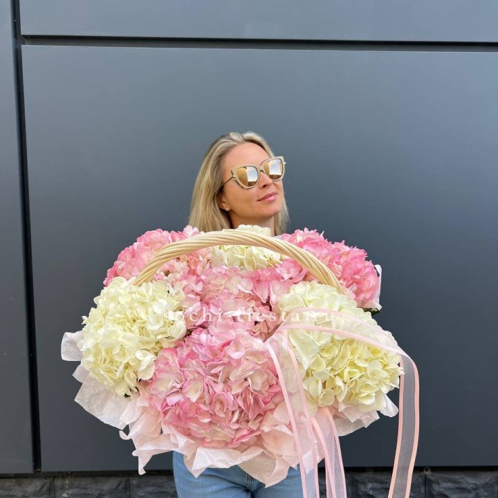 7 гортензий в корзине в Владикавказе