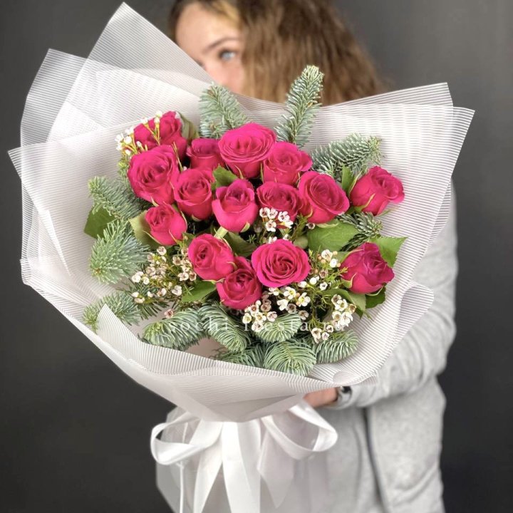 Новогодний букет Елки и Розы в Владикавказе