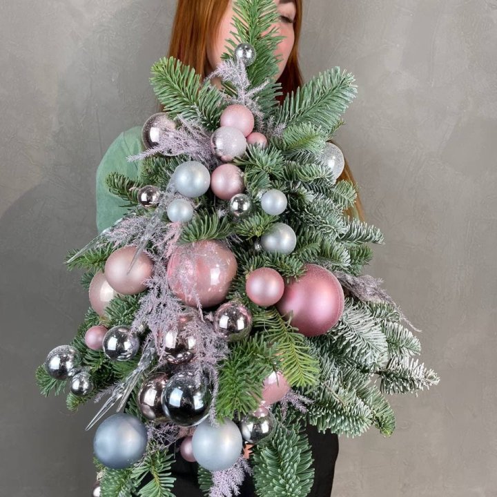 Новогодняя елочка "Розе голд" в Владикавказе