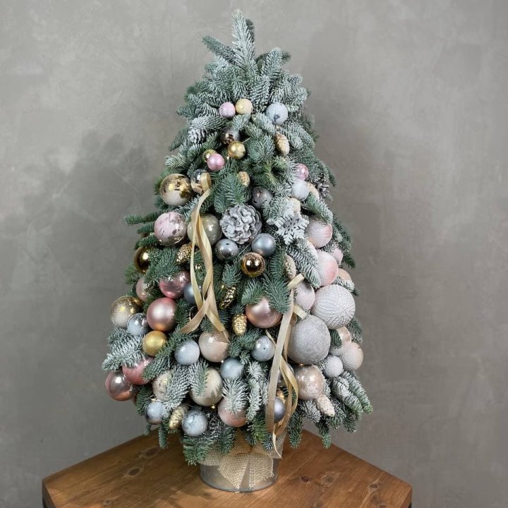 Новогодняя ёлка из веток датского нобилиса в Владикавказе