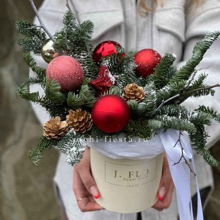 Новогодняя композиция в коробке ред в Владикавказе