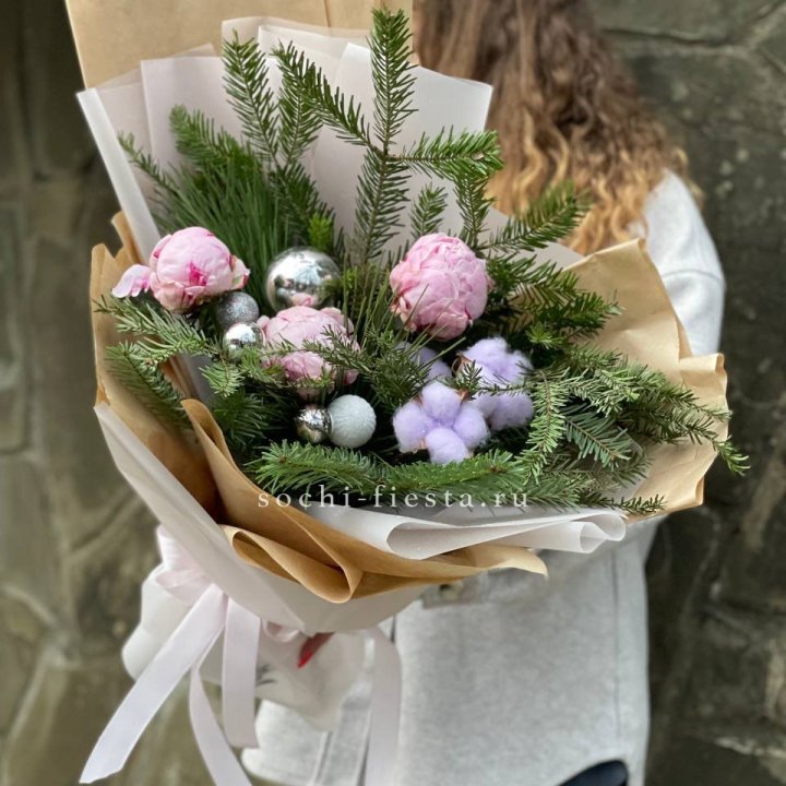 Новогодний букет с пионами  в Владикавказе