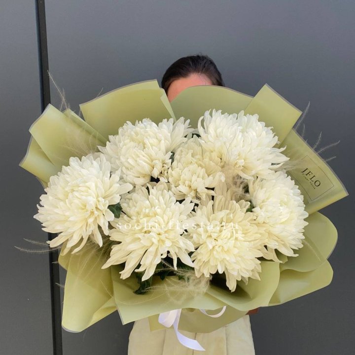 Букет одноголовых хризантем  в Владикавказе