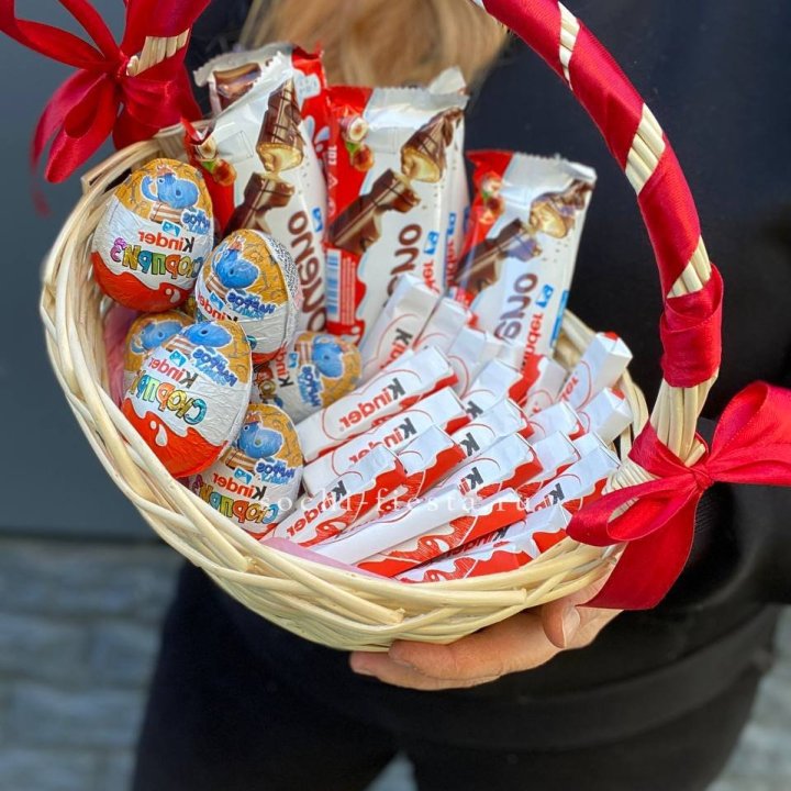 Корзина с киндерами  в Владикавказе