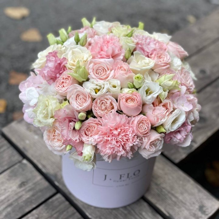 Цветочный бокс "Люксур" в Владикавказе