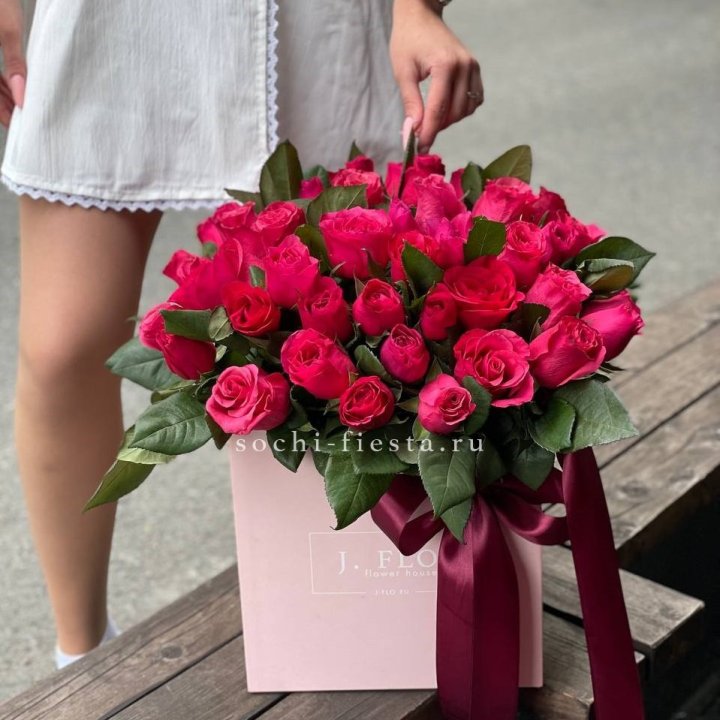 55 алых роз в кубе в Владикавказе