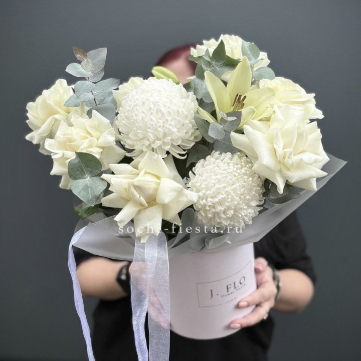 Цветы в шляпной коробке  в Владикавказе