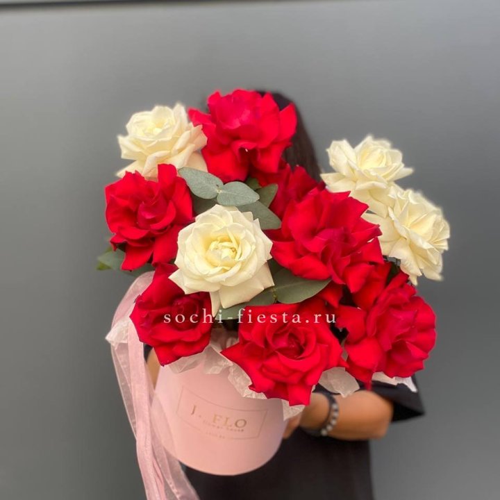 13 Французских роз в боксе в Владикавказе