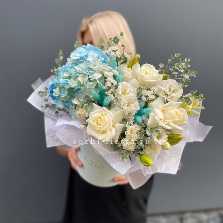 Цилиндр в голубых оттенках №1 в Владикавказе