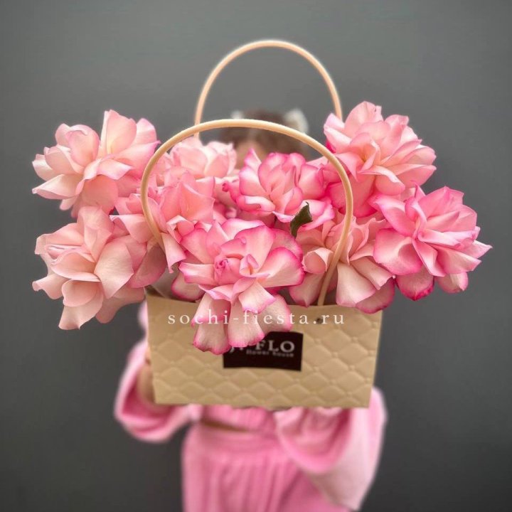 Сумочка розовых роз Венди в Владикавказе