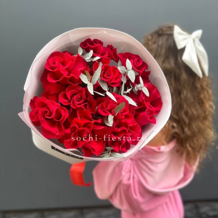 11 Красных французских роз в Владикавказе