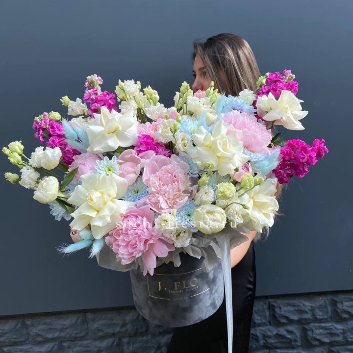 Дизайнерский цилиндр "Пионы гарден" в Владикавказе