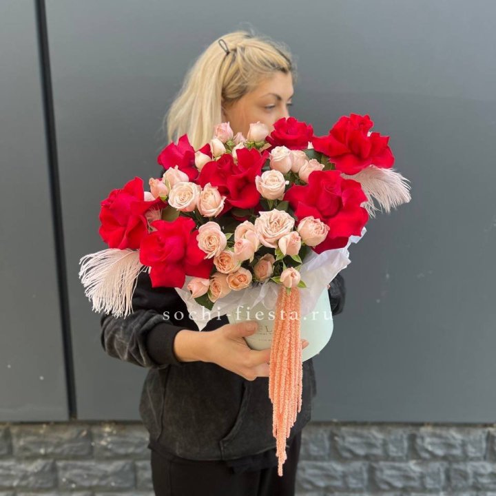 Бокс с нежными розами  в Владикавказе