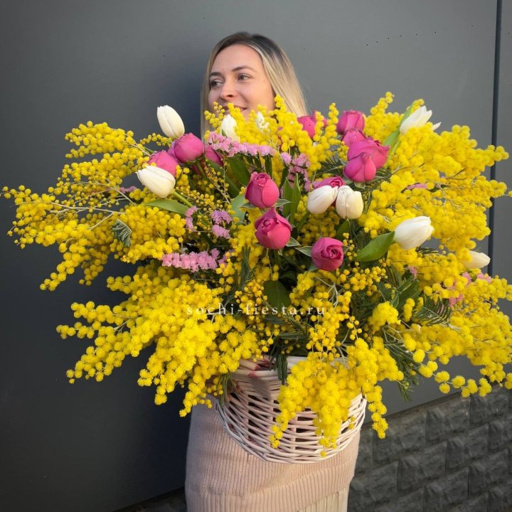 Цветочная корзина с мимозой "Спринг" в Владикавказе