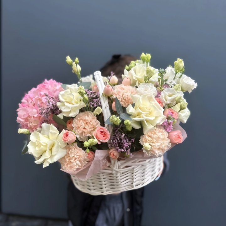 Цветочная корзина "Софтнес" в Владикавказе