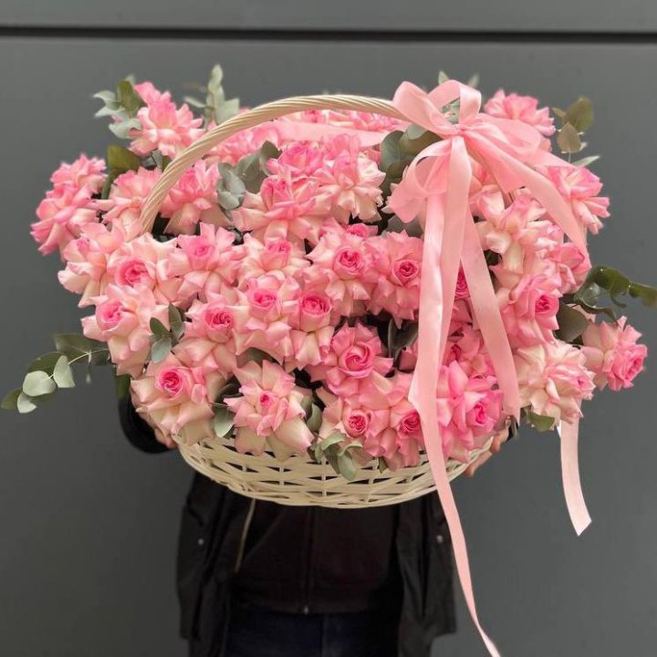 51 розовая роза в корзине в Владикавказе