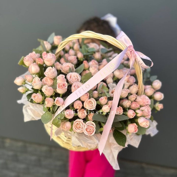 Корзина кустовых пионовидных роз в Владикавказе